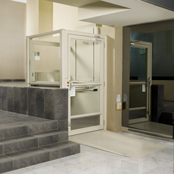 Savaria V1504 Vertical Platform Lift